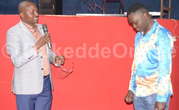 Paasita Bujjingo ng'agumya Jengo, mutabani w'omusumba Yiga Paasita Bujjingo ng'agumya Jengo, mutabani w'omusumba Yiga
