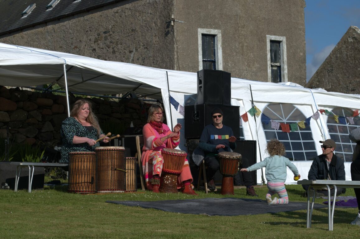 Sunshine and song at da Selkiewife Spree - The Shetland Times Ltd