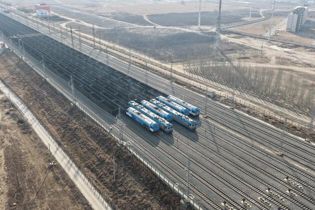 China's record-breaking smart train convoy transforms heavy freight transport