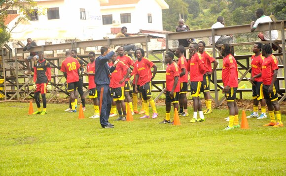 Abazanyi ba Cranes nga bali mu kutendekebwa gye buvuddeko Abazanyi ba Cranes nga bali mu kutendekebwa gye buvuddeko