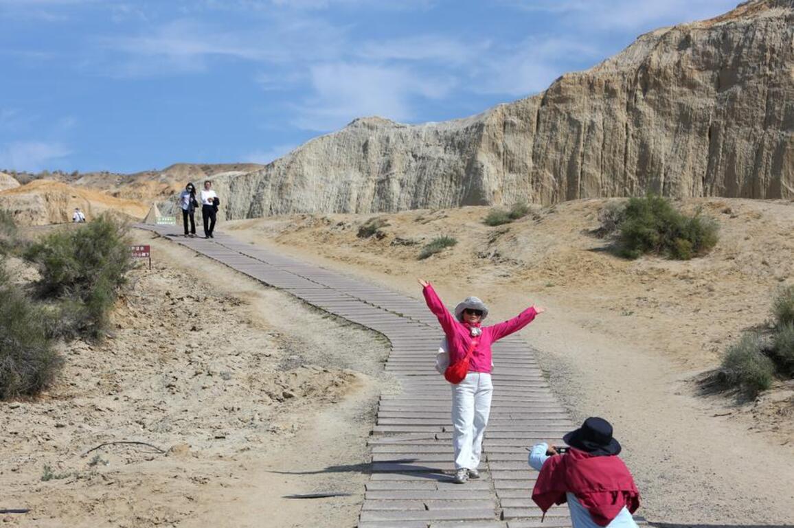 Xinjiang's fiery basin becomes oasis for cold-water fish