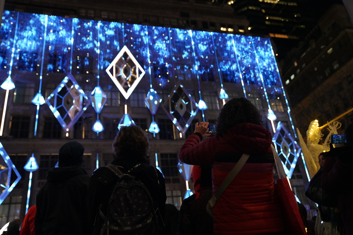 U.S.-NEW YORK-HOLIDAY-LIGHT SHOW