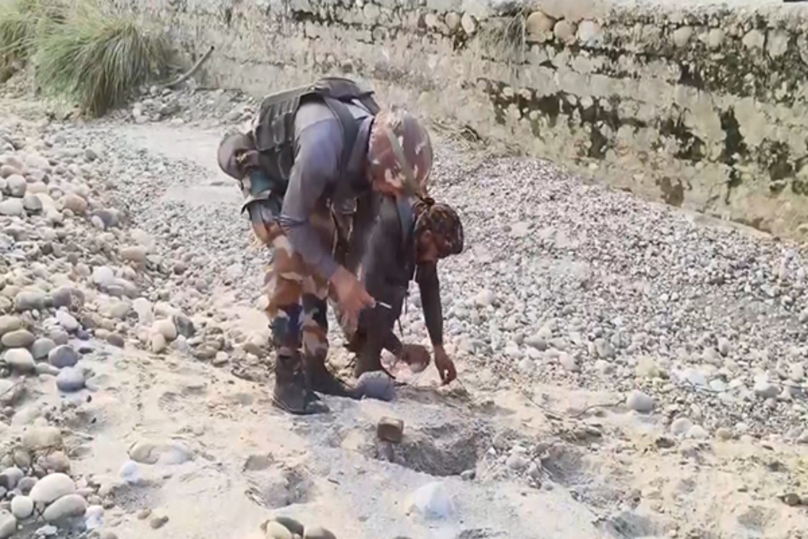 J-K: Rusty mortar shell found in Akhnoor, defused by Police and Army