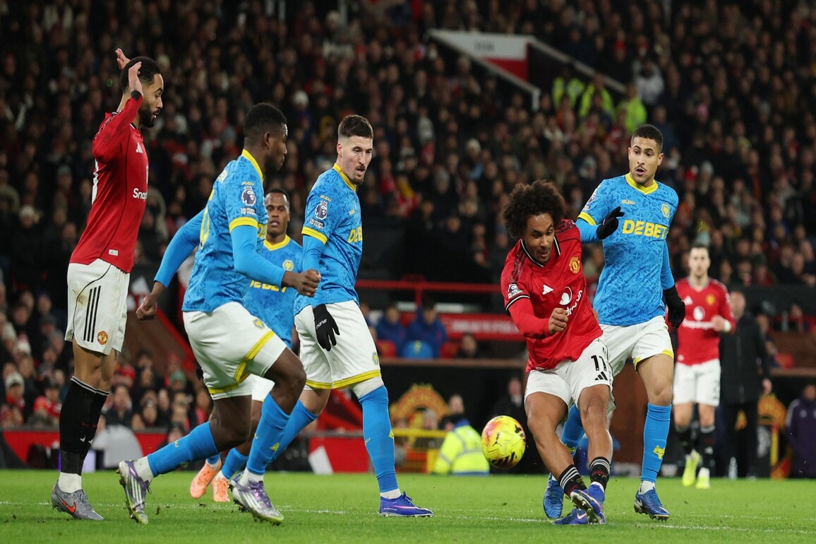 Wolves end 11-match Premier League losing streak with 1-1 draw against Man United