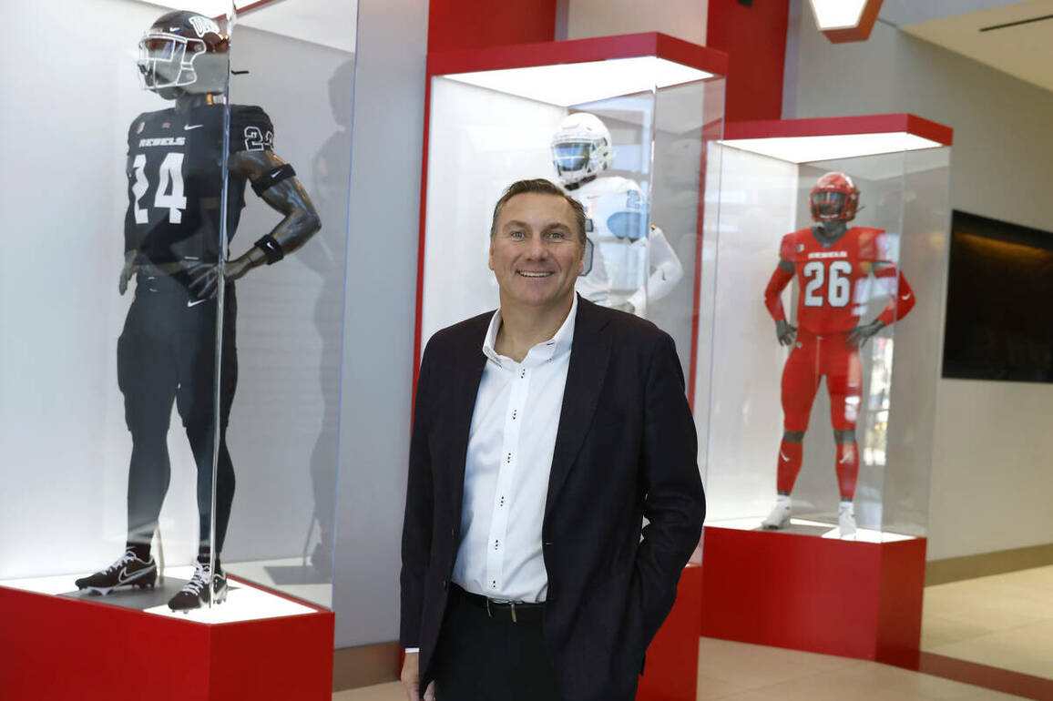 Dan Mullen is the perfect fit for UNLV, Urban Meyer, Tim Tebow say - UNLV Football  - UNLV