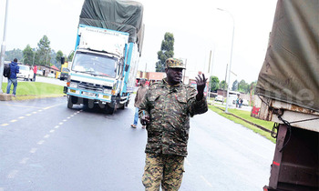 Owa UPDF ku nsalo e Kyanika ng’alagirira abeebidduka. Owa UPDF ku nsalo e Kyanika ng’alagirira abeebidduka.