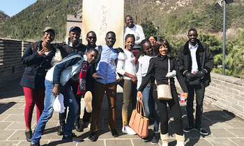 The huwaei seeds for the future students at the great wall of china posing by chairman mao s inscription saying if you havent climbed the great wall then you are not man enough 350x210