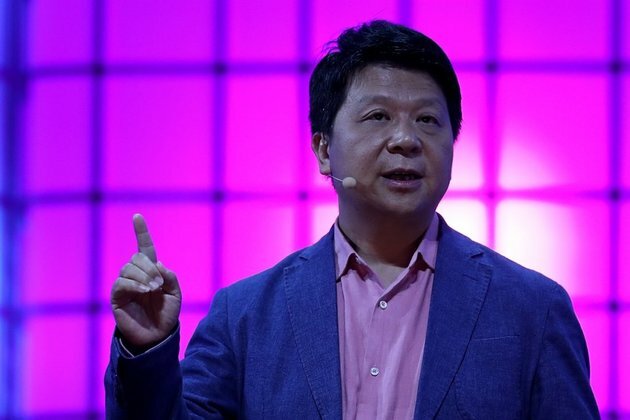 Huawei, barred in US, offers app inducements in Europe