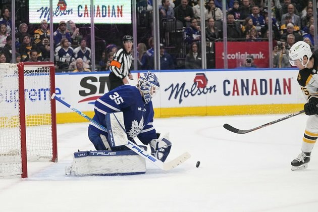 Bruins cruise past Leafs, snap 3-game skid