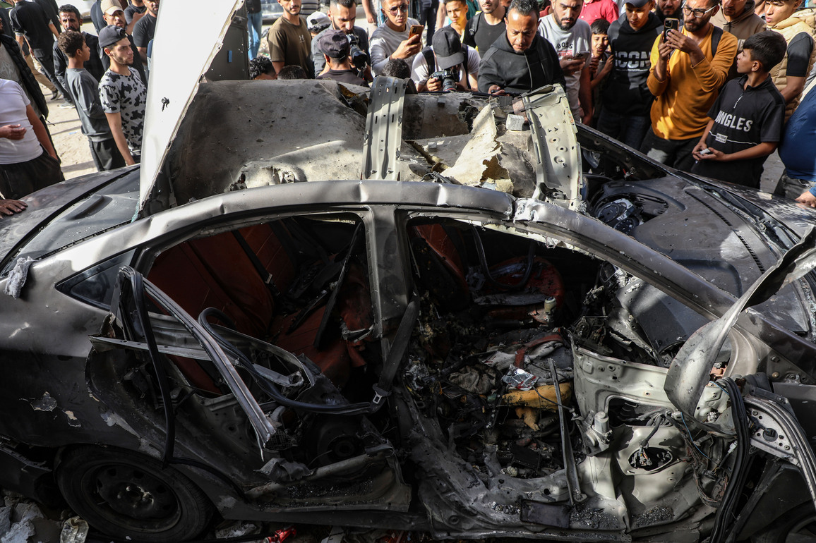MIDEAST-GAZA CITY-BOMBING-DAMAGED CAR