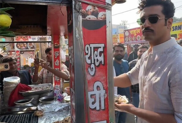 Vicky Kaushal enjoys Bihar's famous "Litti-Chokha from street vendor, take a look