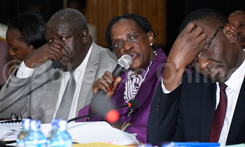 Bagyenda wakati ng'aliko by'annyonnyola akakiiko Bagyenda wakati ng'aliko by'annyonnyola akakiiko