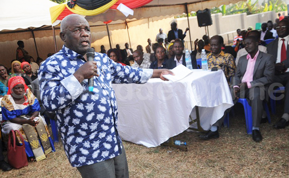 Hajji Naduli ng'ayogerera ku mukolo kwe yagugumbulidde bannaddiini Hajji Naduli ng'ayogerera ku mukolo kwe yagugumbulidde bannaddiini