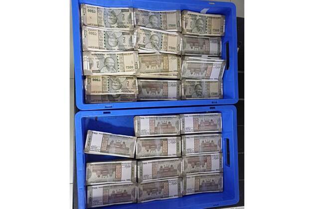 CISF intercepts 68.53 lakh unaccounted cash at Delhi Airport, hands Guwahati-bound duo to I-T officials