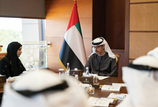 Hazza bin Zayed receives delegation from Environment Agency - Abu Dhabi