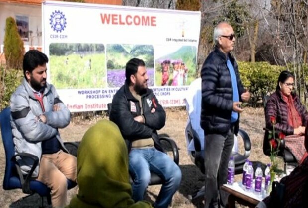 CSIR-IIIM organizes holds entrepreneurship training in cultivation of aroma cash crops in Pulwama, south Kashmir