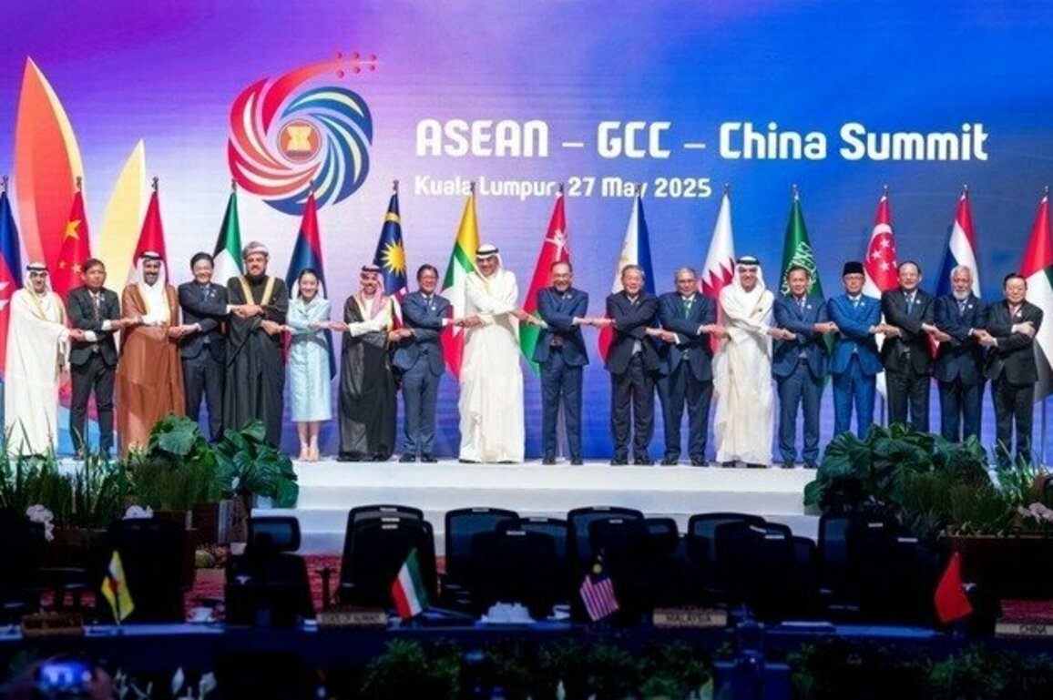 On behalf of UAE President, Saud bin Saqr participates in ASEAN-GCC-China Summit in Malaysia