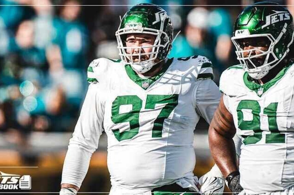 Notebook | Jets DT Harrison Phillips 'I Trust the Man at the Helm'