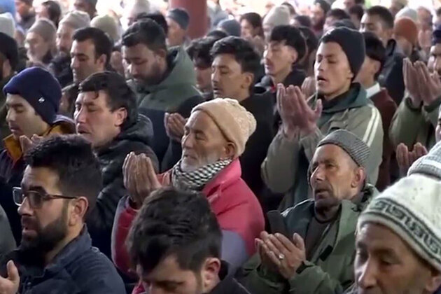 Ladakh: Thousands of devotees offer prayers on Eid ul-Fitr across Kargil