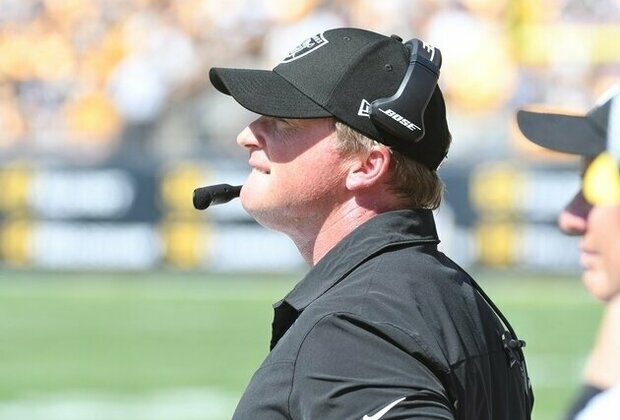 Buccaneers restore Jon Gruden to Ring of Honor