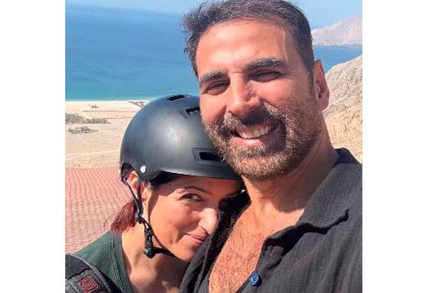 Twinkle Khanna, Akshay Kumar paraglides to celebrate their 25th marriage anniversary in style