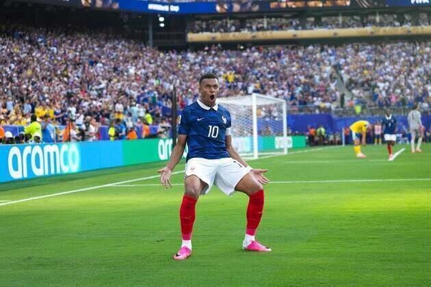 Kylian Mbappe keeps living his best World Cup as France rout Sweden