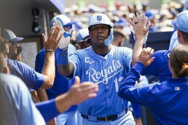 Royals' Salvador Perez aims to ride power surge vs. Jays