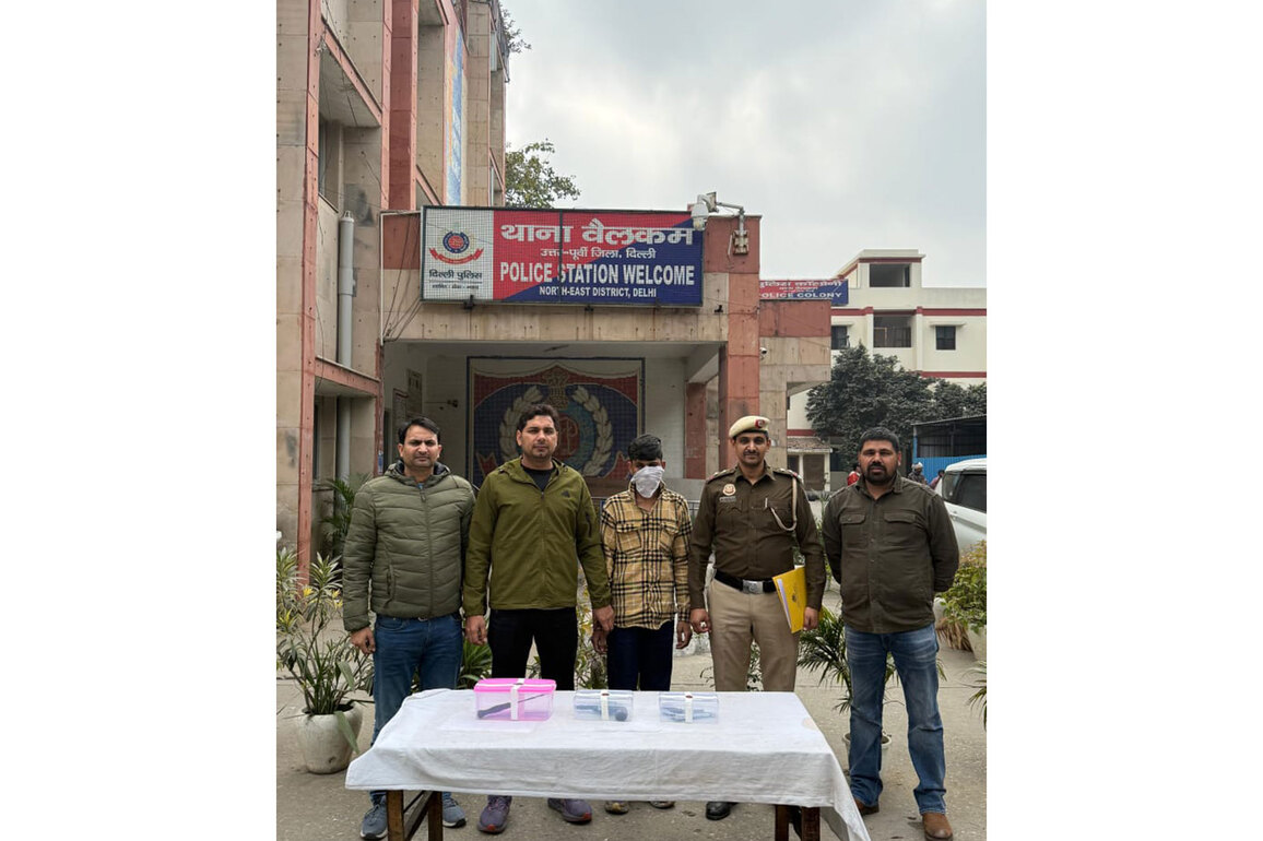 Delhi Police solve two robbery cases; two detained, including Juvenile