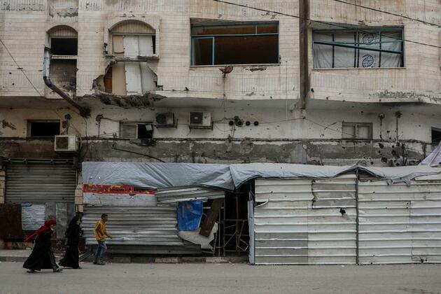 Gaza faces famine as bakeries close, aid stalls