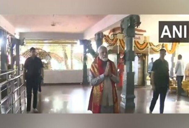 Telangana: PM Modi offers prayers at Bhadrakali Temple in Warangal