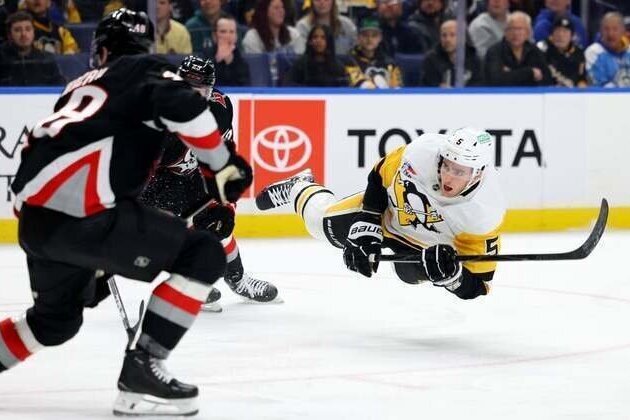 Avery Hayes' 2-goal debut propels Penguins past Sabres