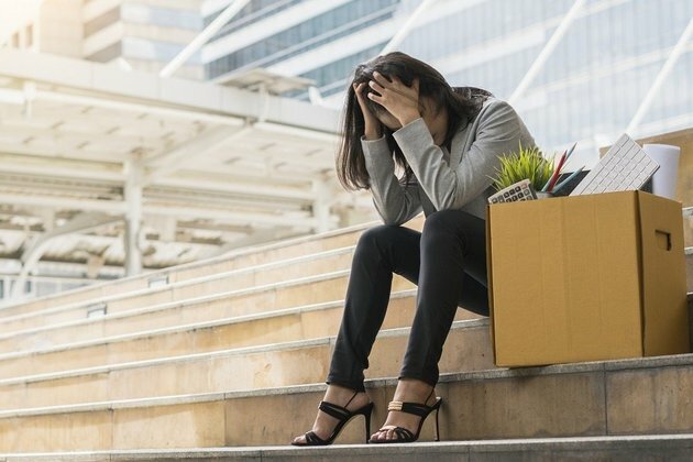 US jobless claims resume drop in sign of gradual improvement