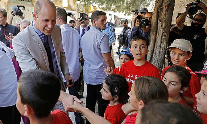 Prince William visits flashpoint Jerusalem mosque compound Prince William visits flashpoint Jerusalem mosque compound