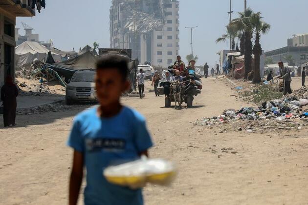Gaza's waste crisis deepens as conflict paralyzes sanitation services, raising health fears