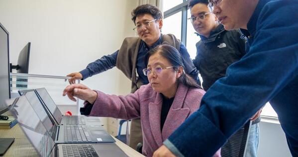 InXizang | University professor dedicated to AI talents cultivation cultural heritages protection