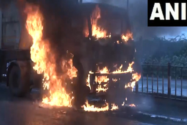 Gujarat: Trailer catches fire on Gandhidham-Kandla highway