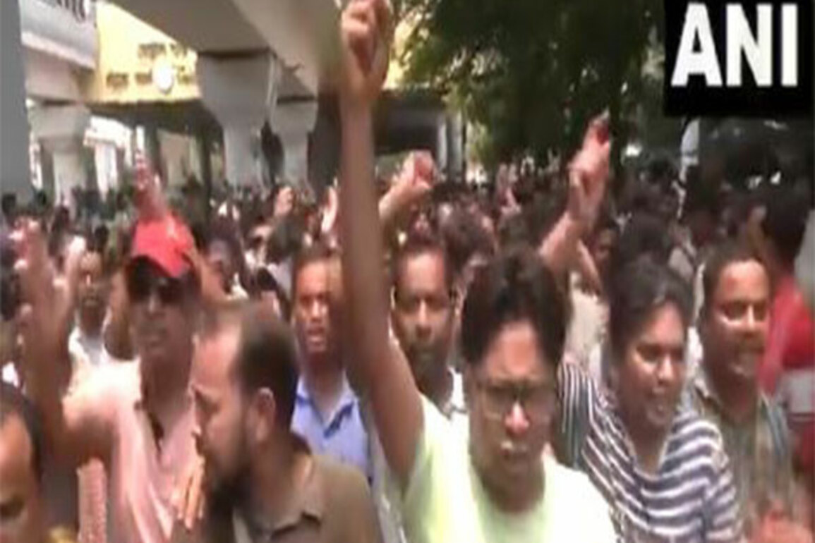 West Bengal: Protest by SSC teachers continues against CM Mamata Banerjee