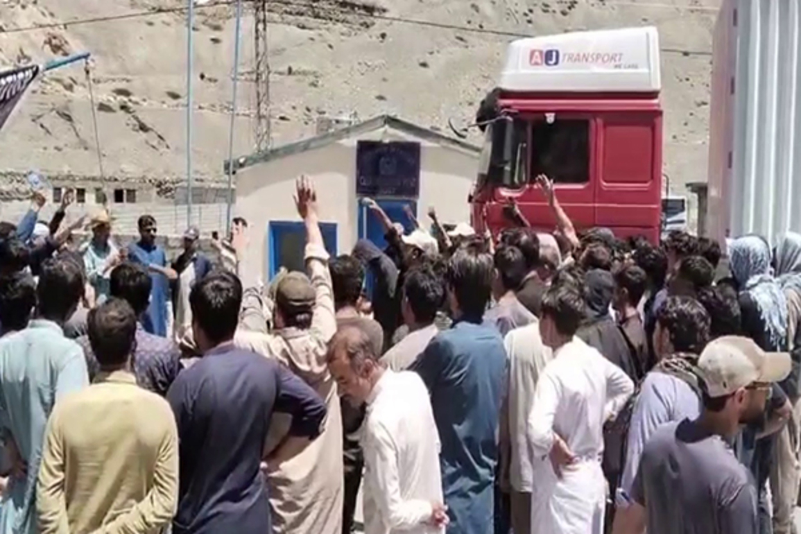 Protest on Karakoram Highway disrupts Pakistan-China trade for 20 days over illegal taxation in PoGB