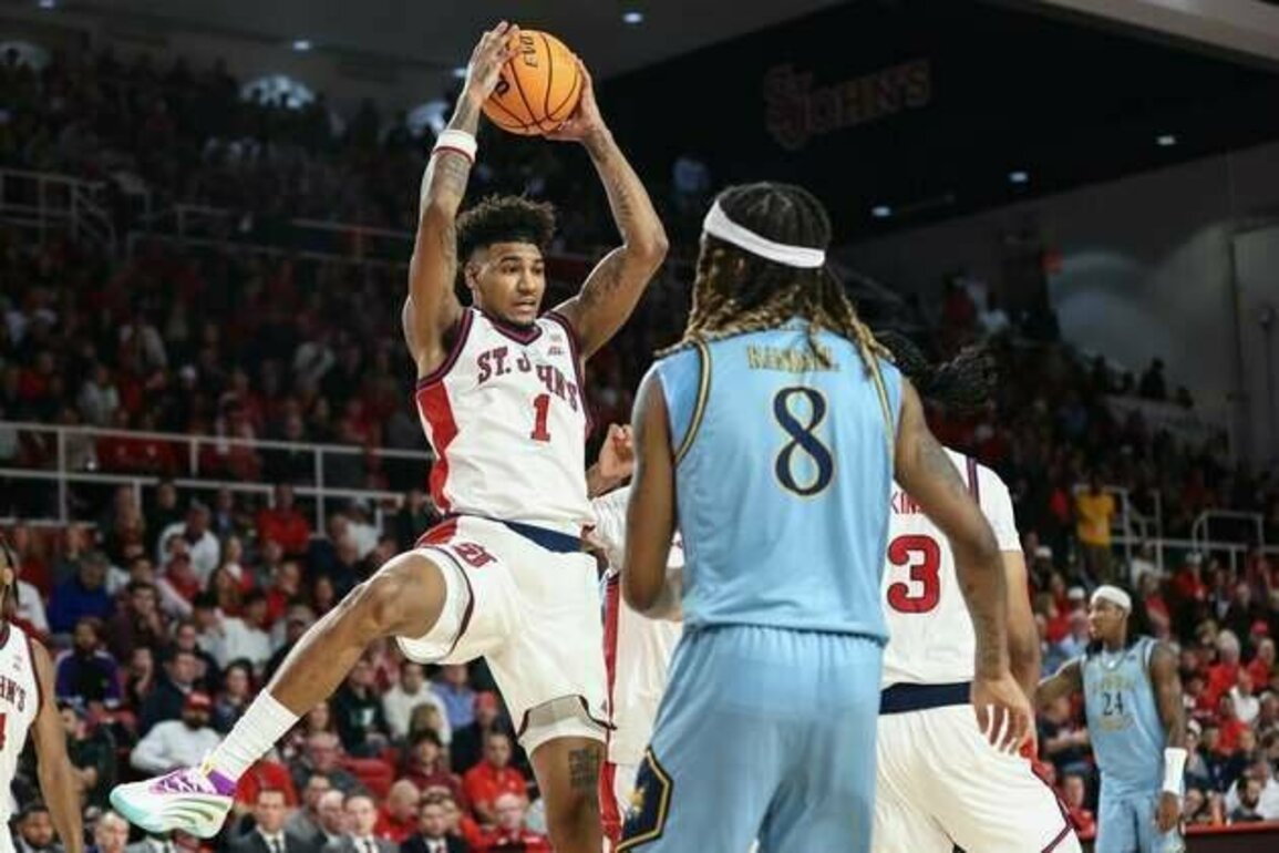 No. 5 St. John's opens with rout of overmatched Quinnipiac