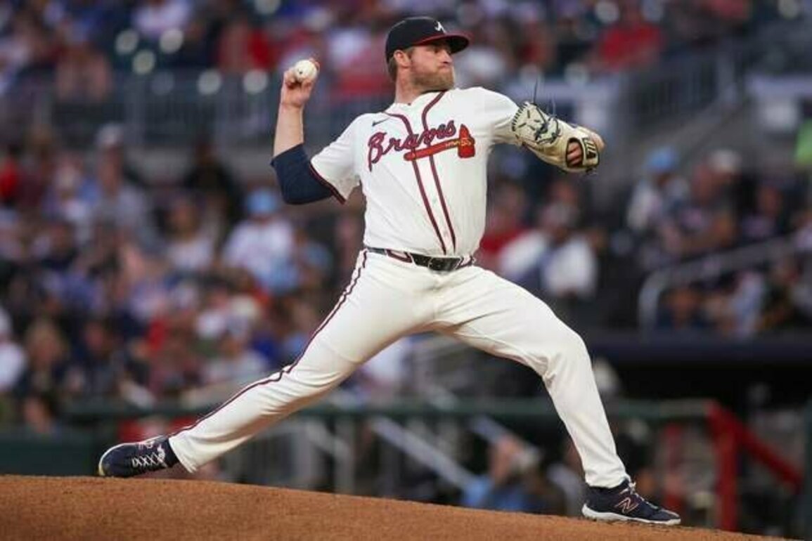 Brian Snitker gets 800th win as Braves top Cubs