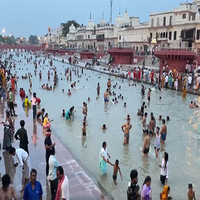UP: Devotees flock to Ram Ki Paidi in Ayodhya amid 'Nautapa', enjoying bathing