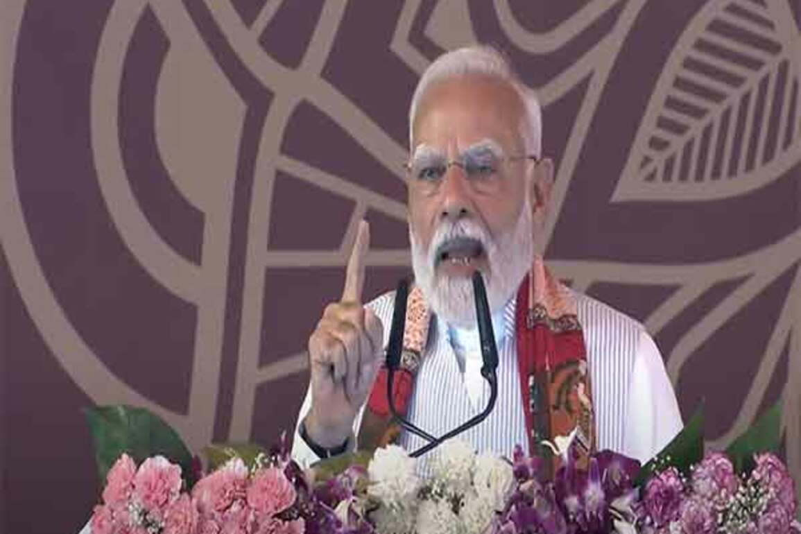 Banas Dairy changed both image and destiny of thousands of families in Kashi: PM Modi
