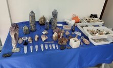 Cristais de quartzo de vários tamanhos foram apreendidos pela PF