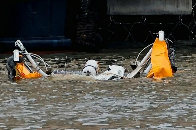 Six dead after helicopter crashes into Hudson River in New York