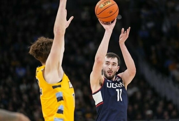 UConn out to regroup, dent Villanova's NCAA tourney hopes