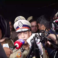 Explosion occurred in slow-moving vehicle that stopped at red light, nearby vehicles damaged: Delhi Police Commissioner