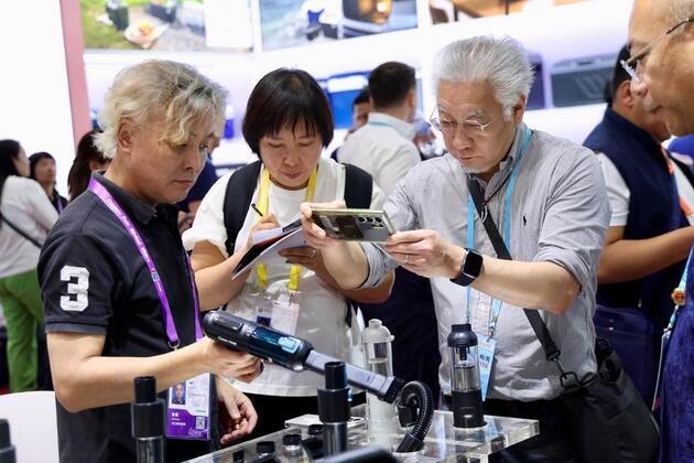 Update: Record-scale Canton Fair signals China's new trade momentum