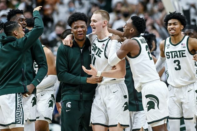 Top 25 roundup: No. 10 Michigan State tops Minnesota on late layup
