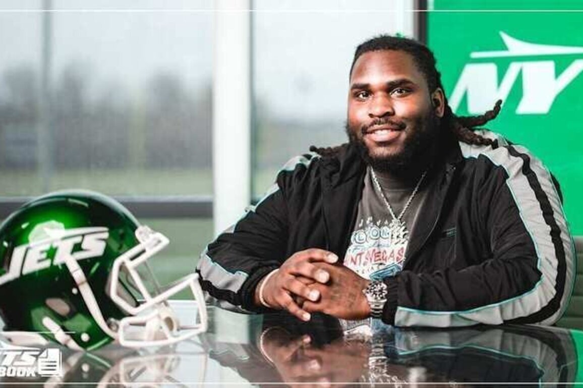 Notebook | Jets DL T'Vondre Sweat Ready to Bring the 'T-Pain'