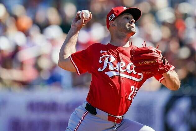Reds turn to Nick Martinez in series finale vs. Giants